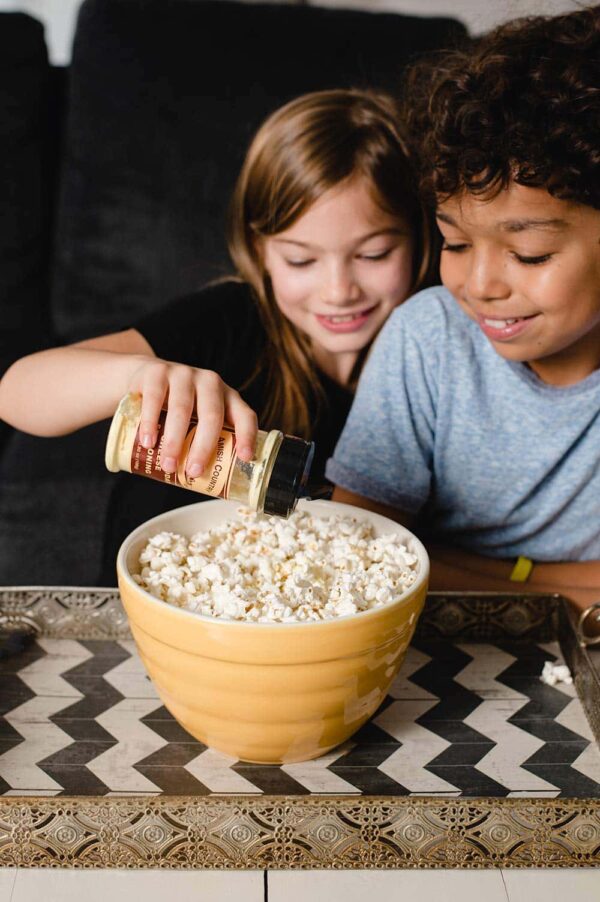 Amish Country Popcorn | 2-2 lb Bags | 2 lb Medium White and 2 lb Extra Large Caramel Type Popcorn Kernels Bundle | Old Fashioned, Non-GMO and Gluten Free - Image 4